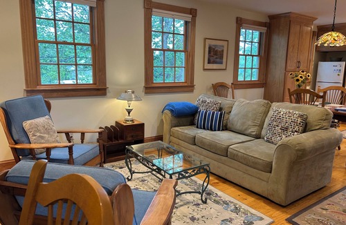 Chatham Apartment | Chatham Village: Large, Newly-Renovated 1 Bedroom Apartment in Antique Home