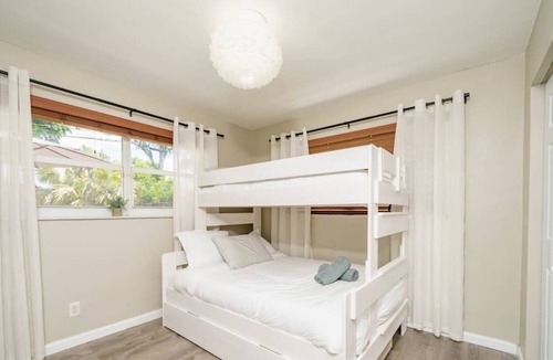 Sunset Villa | Cheerful 3-Bedroom Villa with Pool