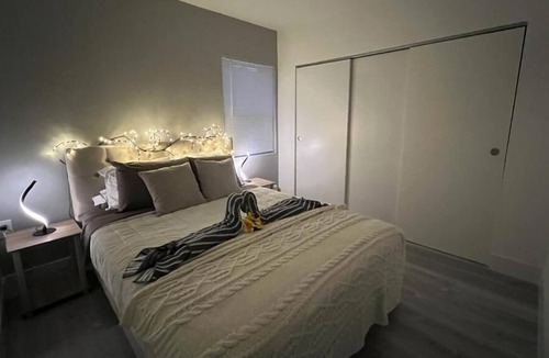 North Central Hollywood House | Cheerful 4 Bedroom House with pool at Hollywood