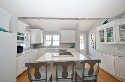 Nantucket House | Cheerful 5 br Nantucket home; perfect for families