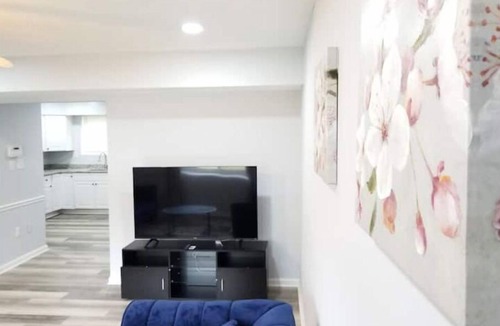 Waldorf House | Cheerful 6 bedroom House with free parking wldf