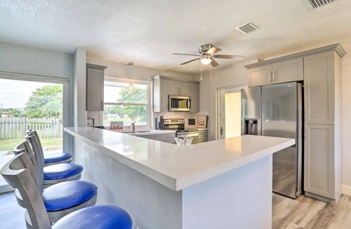 Golden Glades House | Cheerful Miami Escape w/Lake Access