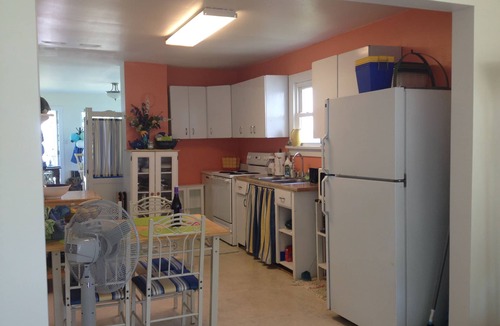 Issue Cottage | Cheerful Waterfront Cottage With Perfect Porch For Viewing