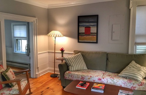 Chestertown House | Chestertown's Pet-Friendly Little Red Cottage