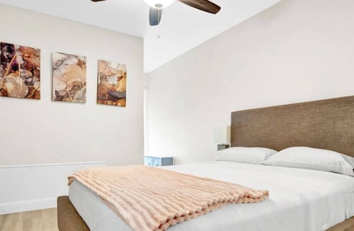 Lake Ridge Apartment | Chic 1BR APT w/BBQ, Backyard, Parking, NearbyBEACH
