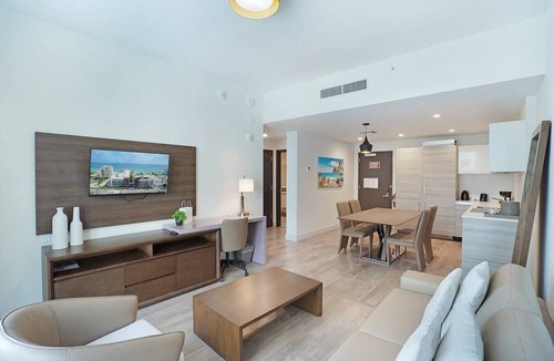 Hollywood Condo | Chic 1BR Condo w/Partial Ocean View at Costa-CS4