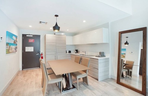 Hollywood Condo | Chic 1BR Condo w/Partial Ocean View at Costa-CS4