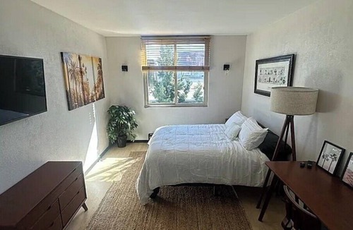 Norma Triangle Condo | Chic 2-bedroom condo with WiFi, AC in lovely West Hollywood