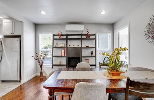 View Park-Windsor Hills House | Chic 2-Bedroom Escape in Prime Los Angeles Location - HUD-VP