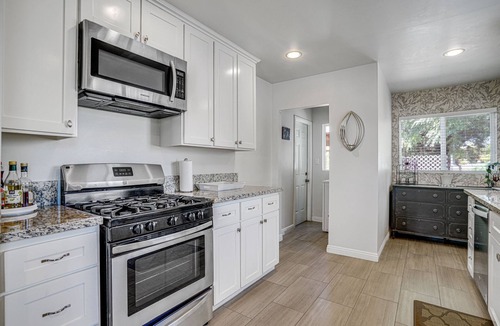 View Park-Windsor Hills House | Chic 2-Bedroom Escape in Prime Los Angeles Location - HUD-VP