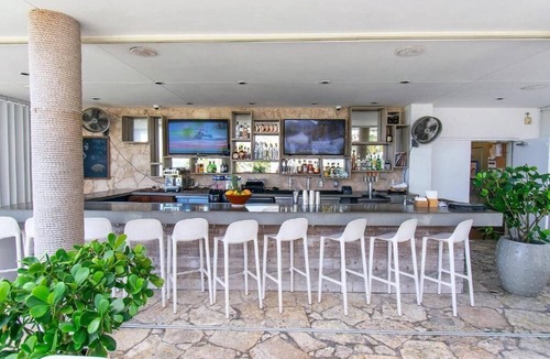 Hallandale Beach Resort | Chic 3-bedroom resort with fitness room, WiFi in fabulous Hollywood