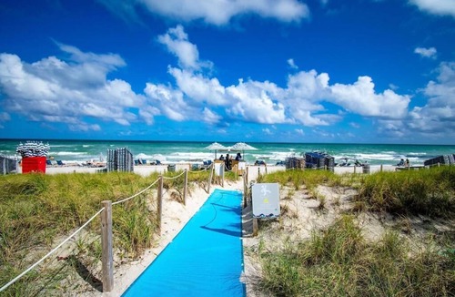 Hallandale Beach Resort | Chic 3-bedroom resort with fitness room, WiFi in fabulous Hollywood