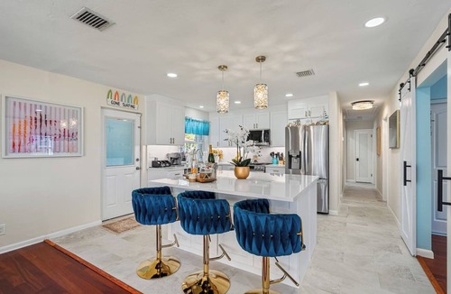 Fort Lauderdale House | Chic 4BR Htd Pool, 5 min to beach, PAC-MAN, Games