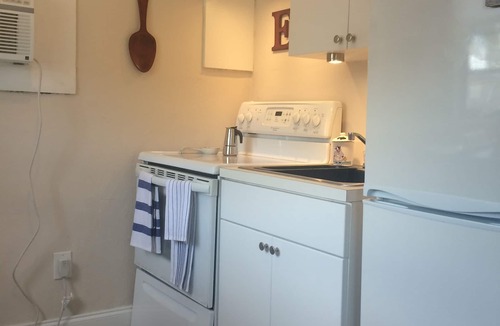 Coral Way Apartment | Chic and Comfortable Studio Free Street Parking