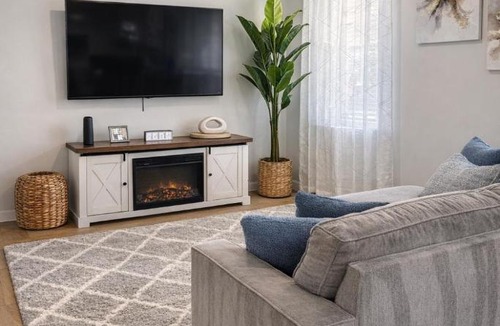Elizabeth Apartment | Chic & Comfy Apartment