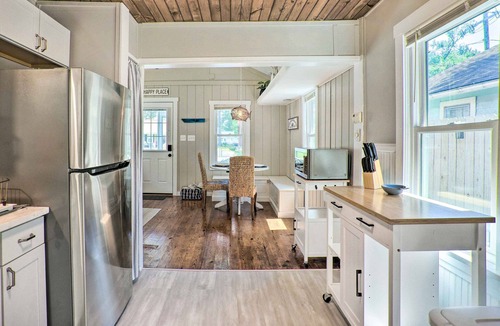 Colonial Beach Cottage | Chic Cottage w/Private Yard: Steps to Beach!