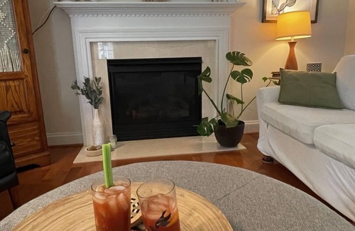 Rock Hall House | Chic&Cozy Chesapeake Home with a ship's bar in the charming town of Rock Hall 🦀