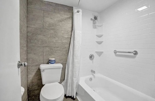 Downtown Hollywood Hotel | Chic Downtown Haven near Hollywood Beach Broadwalk and lively Entertainment