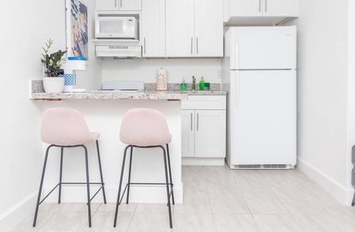 Middle River Terrace House | Chic & Spacious Modern Studio with a Private Patio near Wilton Manors
