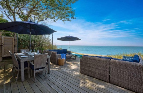 Wading River House | Chic Waterfront Beach House with Hot Tub