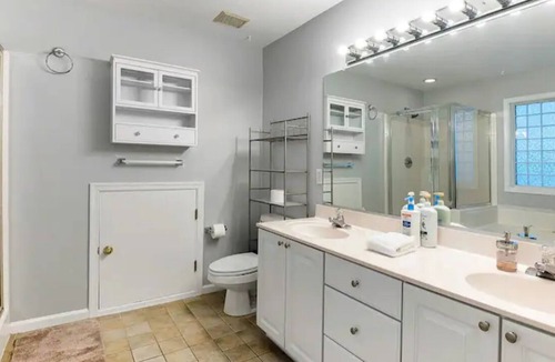 Chic's Beach House | Chics Beach Area, Short Walk to Beach!