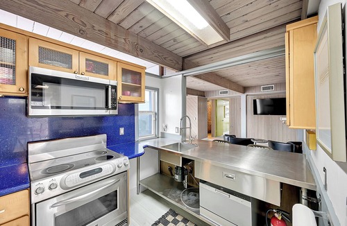 Lauderdale-by-the-Sea House | Chill Mid Century Beach Home 5 min Walk to Beach. Fun Salt-Kissed Sanctuary!