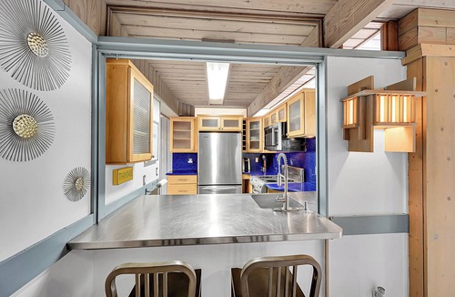 Lauderdale-by-the-Sea House | Chill Mid Century Beach Home 5 min Walk to Beach. Fun Salt-Kissed Sanctuary!