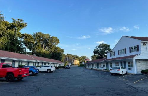 Saugus Hotel | Chisholm's Motor Inn