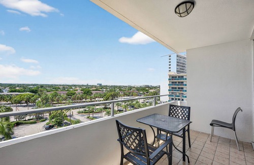 Bermuda Riviera Apartment | City Glow Suite