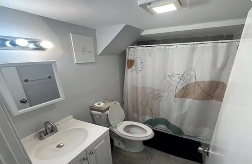 Forest Hill Apartment | City Hub 14 mins From Newark Penn Station and 21 mins from Newark Airport