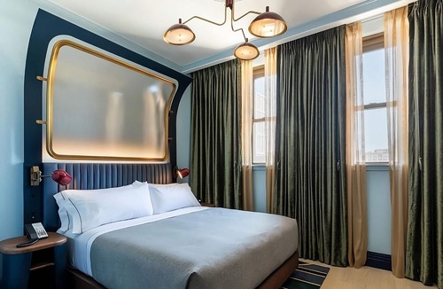 Center City Hotel | City Lights and Comfortable Nights in Philly! Pets Allowed, Onsite Parking!
