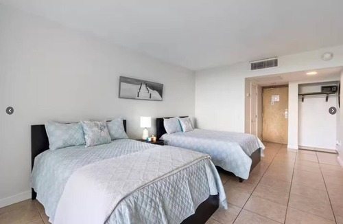 Bermuda Riviera Hotel | CityView Balcony W/2 Double Beds