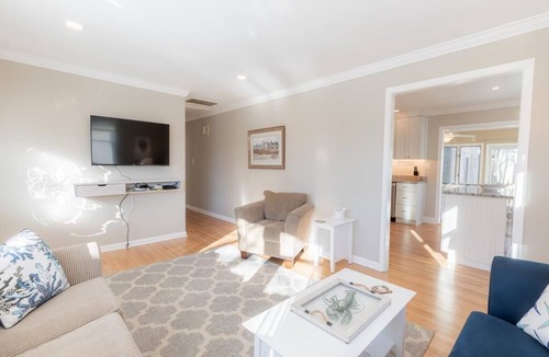Village Green House | Classic Beach Cottage - 3 BR Sleeps 10