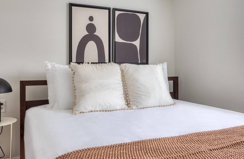 St. Elizabeth's Apartment | Classic Brighton 1BR nr Sutherland Rd Green Line, by Blueground