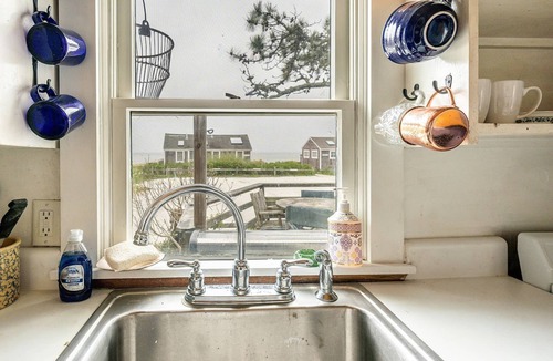 Wellfleet Cottage | Classic Cape Cod Beach Cottage Steps to Private Beach or Stroll to Town! A/C !