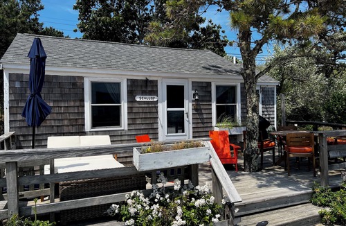 Wellfleet Cottage | Classic Cape Cod Beach Cottage Steps to Private Beach or Stroll to Town! A/C !