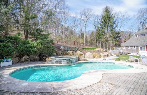East Sandwich House | Classic Cape Cod Retreat with Amazing Backyard Amenities - why leave?
