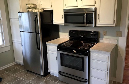 Gordonsville Cottage | Classic Cottage Rental on Huge Horse and Cattle Farm near Charlottesville