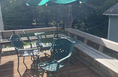 Pocasset Cottage | Classic family-friendly, pet-friendly vacation cottage with private beach nearby