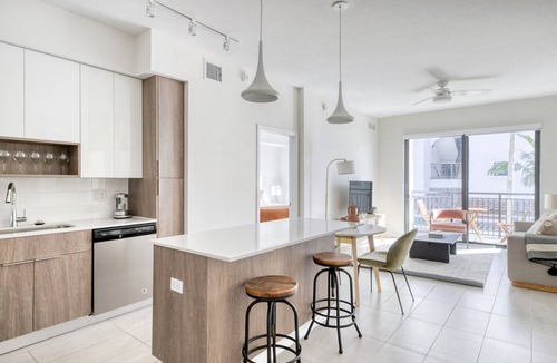 Miramar Apartment | Classic Miramar 2BR w/Gym, Pool & W/D, nr WF, by Blueground