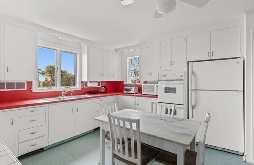 Chatham House | Classic Waterfront Chatham Estate