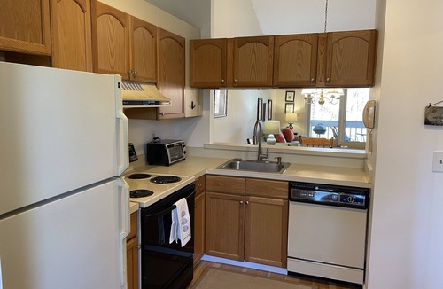 Brewster Condo | Classy, Comfy, and Convenient with AC & Pool Access