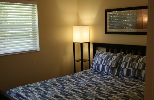 Croissant Park Apartment | Clean, bright centrally located