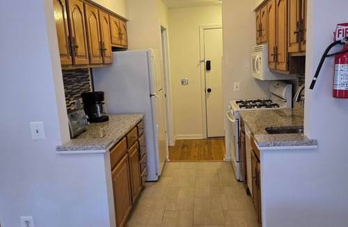 Clifton Condo | Clean, centrally located and updated condo, close to all NYC airports & MetLife