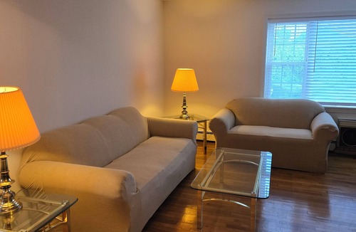 Clifton Condo | Clean, centrally located and updated condo, close to all NYC airports & MetLife