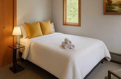 Northwest Harwinton Bed & Breakfast | Clean Cozy Modern Private Guest Room