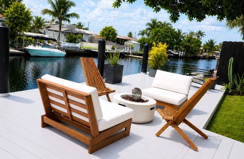 North Central Hollywood Villa | Clean luxury waterfront Villa near HardRock, Beaches, Airport & Restaurant.