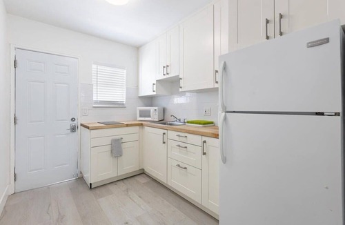 Victoria Park Apartment | Clean Studio Apartment Near Beach in Victoria Park