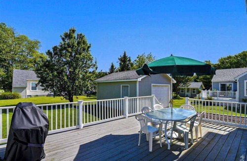Clearwater House | Clear Water Home Close to the Beach w/Shared Pool, Private Washer/Dryer