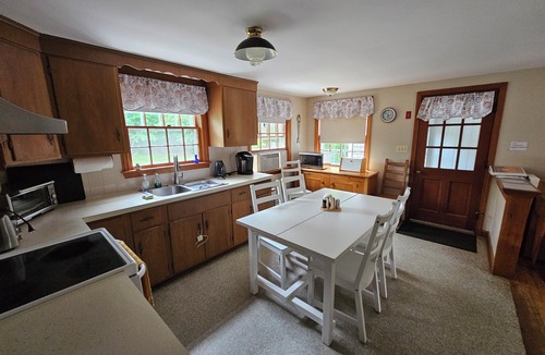 Brewster House | Close to Beach and Main Street!
